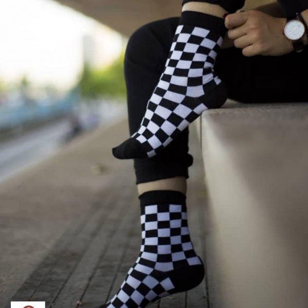 جوراب ساقدار با طرح شطرنجی مشکی سفید